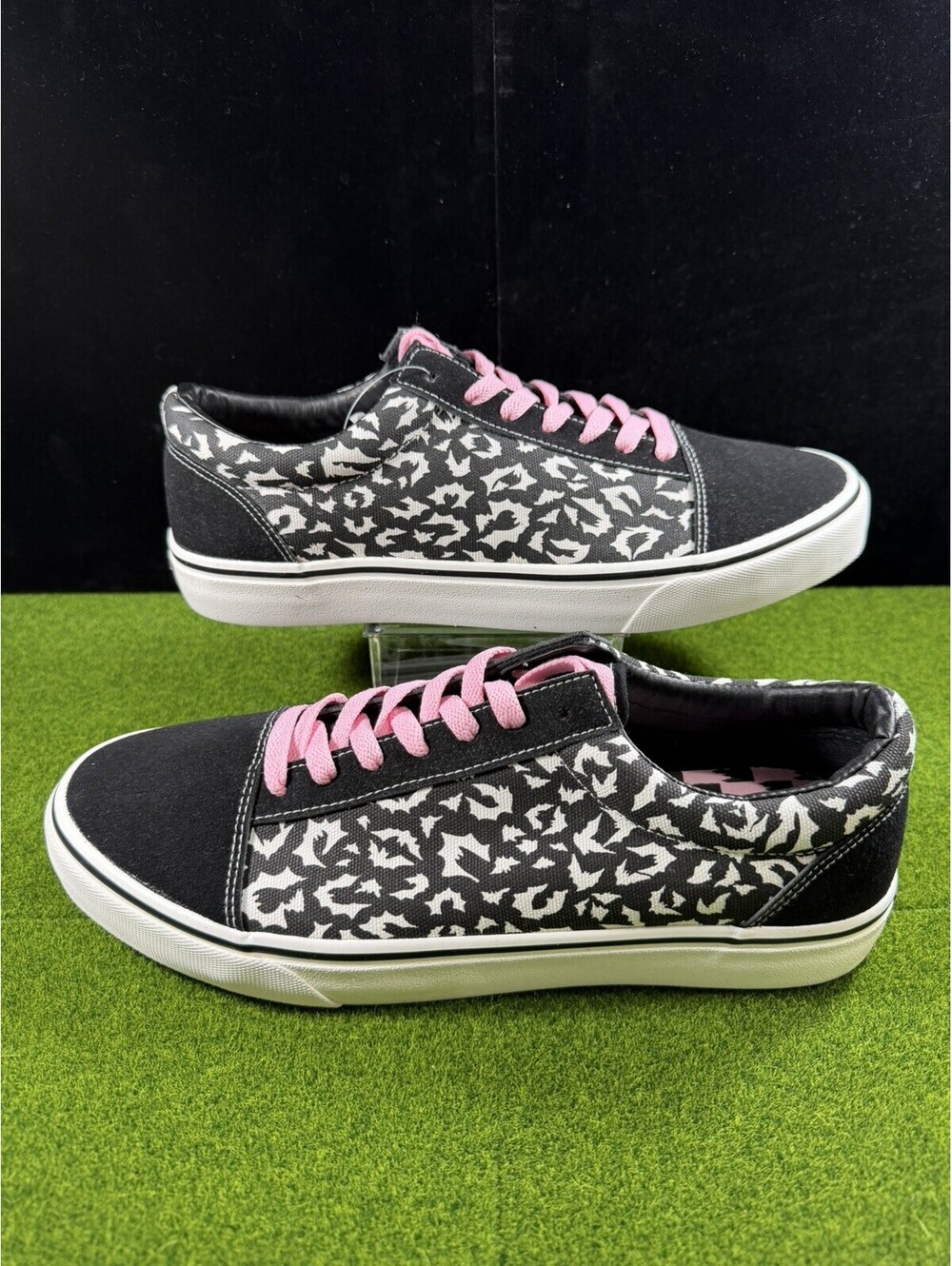 Castle Life Batwing Black Size 11 KFM-M21163 New Rare - Vans -ish Inspired